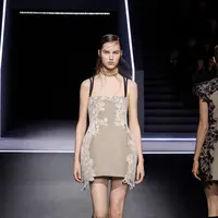 Maria Grazia Chiuri kembali menghadirkan koleksi ready-to-wear untuk musim gugur-dingin 2025-2026 Dior dengan sentuhan transformasi. [Dok/Dior],