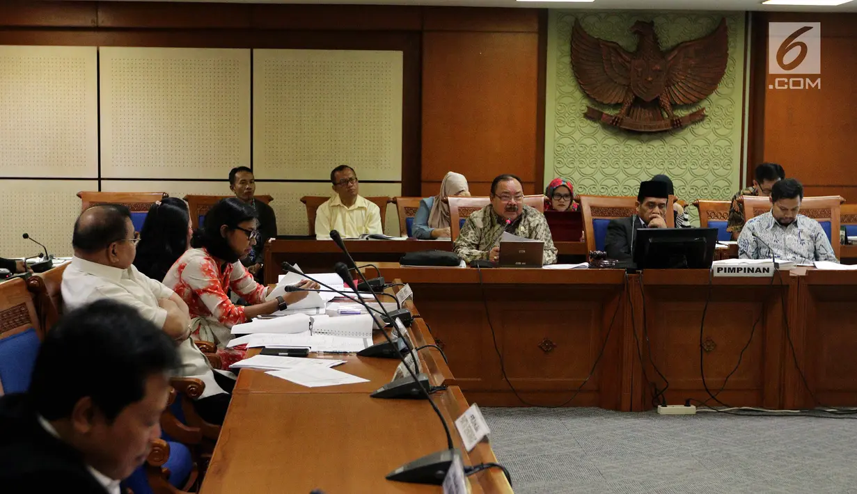 Suasana Rapat Pansus Revisi UU Terorisme di Kompleks Parlemen, Senayan, Jakarta, Rabu (31/5). Rapat membahas revisi yang tidak hanya menyangkut penindakan, tetapi harus diawali dengan pencegahan, baru tindakan. (Liputan6/Johan Tallo)