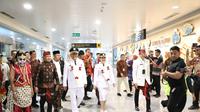 Wali Kota Semarang Agustina Wilujeng dan Wawali Iswar Aminuddin saat mendarat di Bandara A Yani Semarang usai dilantik oleh Presiden RI Prabowo Subianto di Jakarta. (Foto: Liputan6.com/ Felek Wahyu)