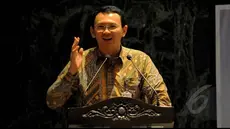 Gubernur DKI Jakarta Basuki Tjahaja Purnama bahkan sampai ditegur keras oleh rekannya, karena terlalu sering mencontek.