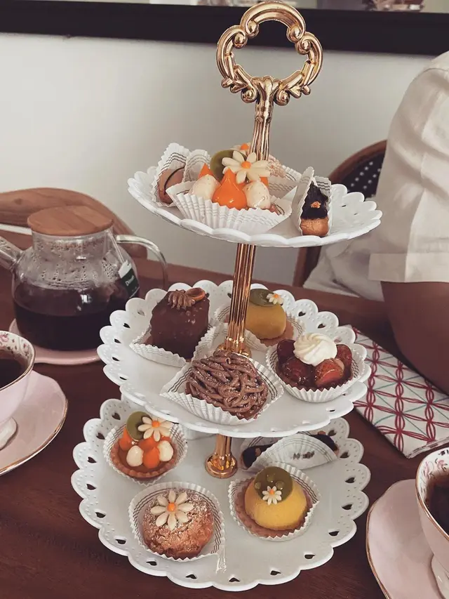 6 Momen Virtual Baby Shower Rianti Cartwright dengan Tema Tea Party