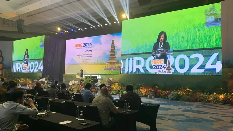 Direktur Transformasi dan Hubungan Kelembagaan Perum Bulog Sonya Mamoriska Indonesia International Rice Conference di Nusa Dua Bali pada 19-21 September 2024.  (Deon/Liputan6.com)