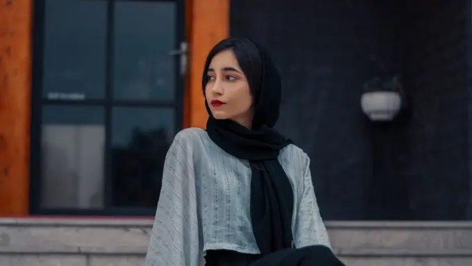 Ilustrasi Gamis (Credit: Kamyar Dehghan/Unsplash)