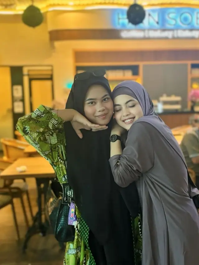 7 Potret Putri Isnari Kenakan Hijab dan Cadar, Tampilan Menawan Curi Perhatian (credit: instagram.com/putriisnari3).