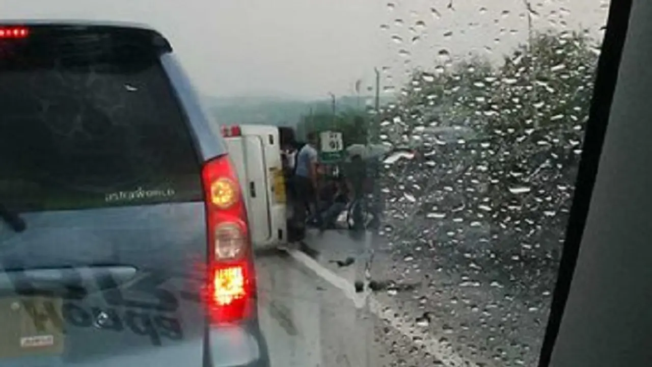 20160325-kecelakaan-tol-cipularang-kemacetan