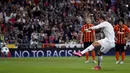 Cristiano Ronaldo saat mencetak gol melalui penalti ke gawang Shaktar Donetsk di laga Grup A Liga Champions yang berlangsung di Stadion Santiago Bernabeu, Madrid, Spanyol. Rabu (16/9/2015) dini hari WIB. (Reuters/Juan Medina)