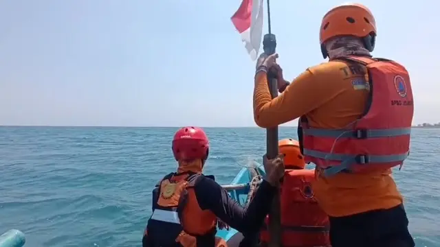 ​ Opersi SAR Tenggelamnya KLM Pantes di Pantai Paseban Dihentikan, 2 Orang Korban Masih Hilang.