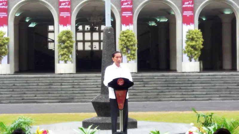 20170722-Jokowi-Yogyakarta-UGM