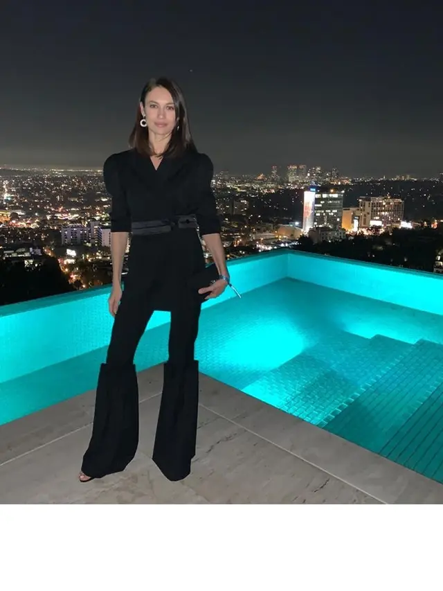 6 Potret Olga Kurylenko, Pemain Film James Bond yang Positif Virus Corona