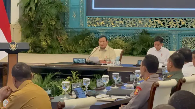 Presiden Prabowo Subianto memberikan pengarahan kepala daerah se-Papua di Istana Negara Jakarta.