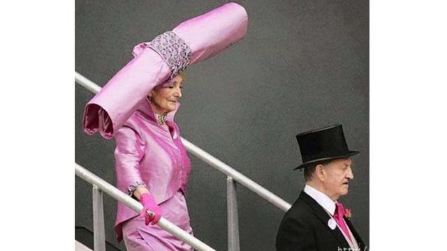 Gaya fashion nyeleneh (Sumber: Ground Zero)