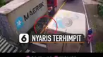 Terekam kamera cctv emak-emak nyaris terhimpit mobil truk besar saat berhenti di lampu merah.