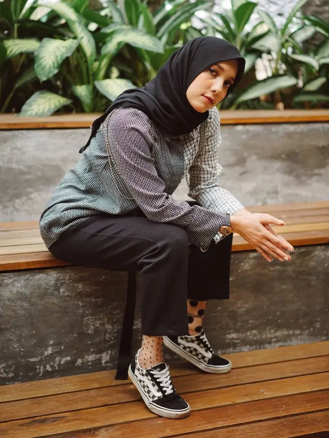 6 Inspirasi Hijab Outfit ala Jenahara yang Kasual dan Stylish