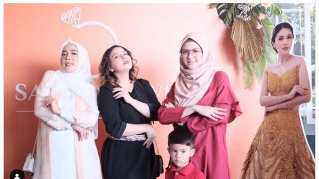 Sebelum Harvey Moeis Ditangkap, Sandra Dewi Pernah Bagikan Cincin Emas di Peluncuran Toko Perhiasannya