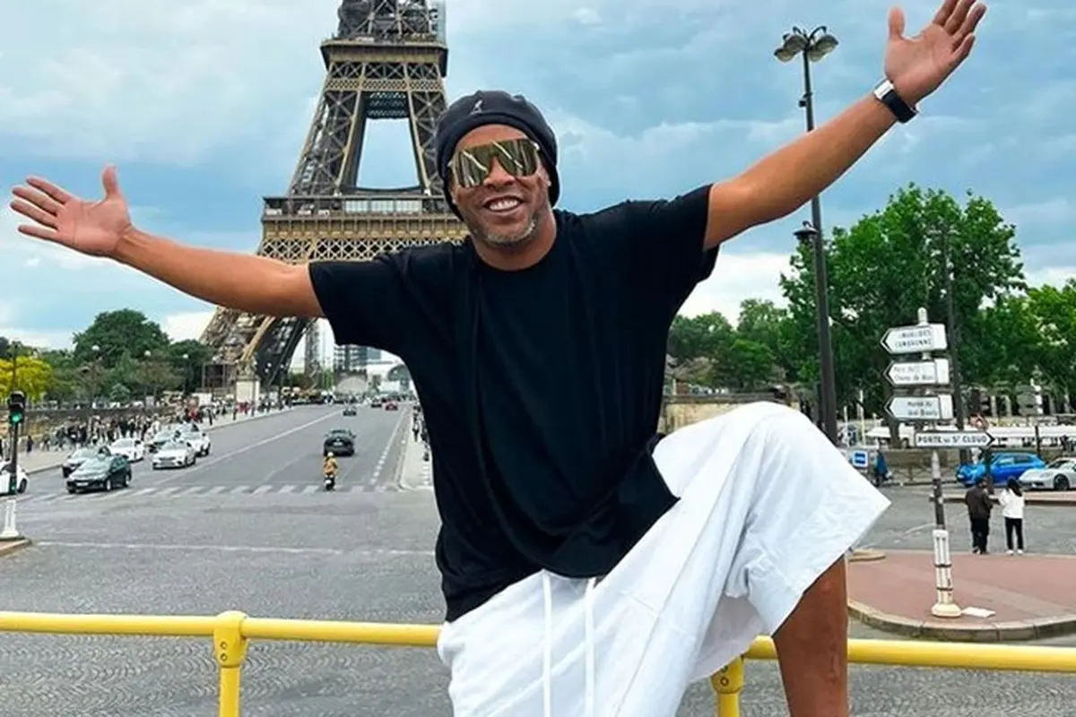 Berikan Kejutan buat Fans Indonesia, Joget Ronaldinho Bikin Geger Netizen