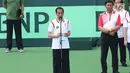 Presiden Joko Widodo (Jokowi) memberikan sambutan saat meresmikan renovasi lapangan tenis indoor dan outdoor Senayan di Jakarta, Sabtu (3/2). Stadion Tenis Senayan akan menjadi salah satu arena dalam Asian Games 2018. (Liputan6.com/Angga Yuniar)