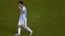 Namun perjuangan Lionel Messi di Copa America berakhir antiklimaks, dirinya gagal eksekusi penalti dan Argentina kalah oleh Chile pada babak final. Untuk ketiga kalinya Messi hanya mampu mengantar tim Tango keluar sebagai runner-up. (AFP/Don Emmert)