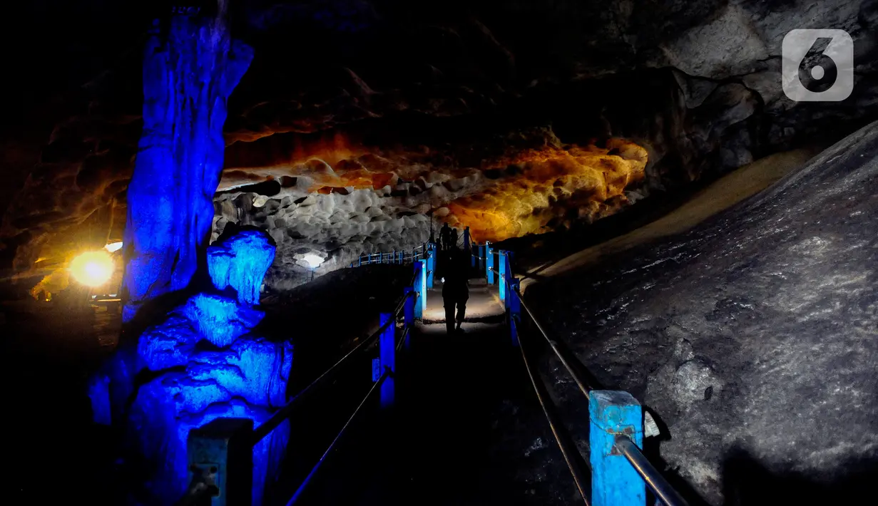 Gua terpanjang se-Asia Tenggara ini menjadi destinasi wisata andalan Trenggalek. Setiap akhir pekan dan hari libur ramai dikunjungi oleh wisatawan ribuan dari dalam maupun luar kota. (merdeka.com/Arie Basuki)