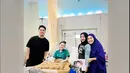 Sudah bisa bercerita dan bercanda, kondisi Ayu Ting Ting tentunya semakin pulih. Wajah ceria sahabat Ruben Onsu ini sudah mulai terlihat dan dipamerkan ke kamera. Meski sedang sakit, tak dipungkiri jika pesona host sekaligus pedangdut ini tetap terpancar. Biasa aktif dan menghibur dengan celetukannya, banyak penggemar yang merindukan Ayu Ting Ting di layar kaca. (Liputan6.com/IG/@ayutingting92)