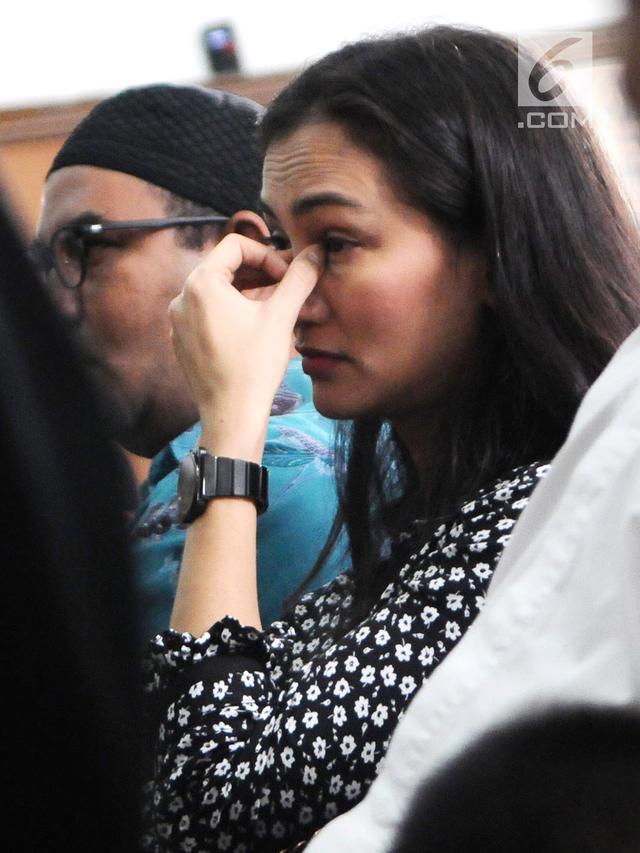 Atiqah Hasiholan Setia Temani Ratna Sarumpaet di Sidang Perdana