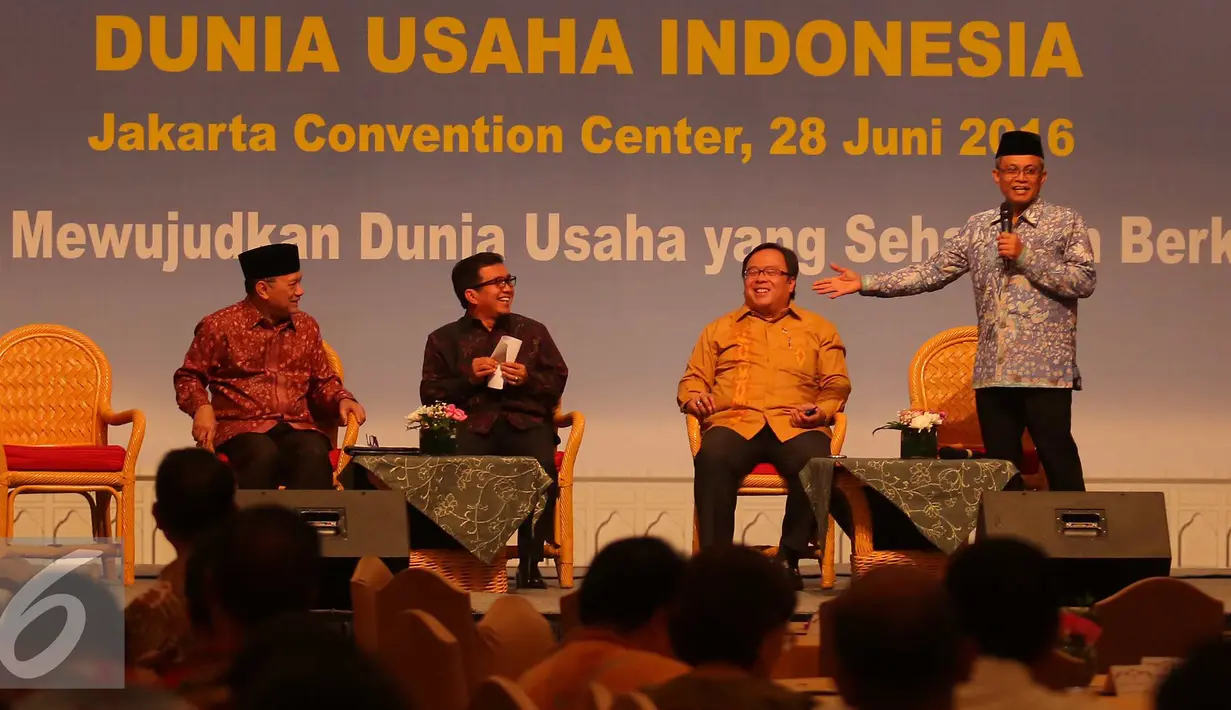 Dialog Ekonomi dan Buka Puasa Bersama Dunia Usaha Indonesia membahas pengesahan kebijakan tax amnesty yang merupakan bukti pemerintah Indonesia berhasil melakukan reformasi di sektor perpajakan, Jakarta, Selasa (28/6). (Liputan6.com/Angga Yuniar)