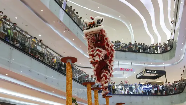 Tahun Baru Imlek, Atraksi Barongsai Tonggak Hibur Pengunjung Mall