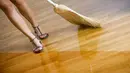 2. Menyapu rumah saat Imlek. Jika hal itu dilakukan, dipercaya keberuntungan Imlek di tahun itu juga ikut hilang. (Istimewa)