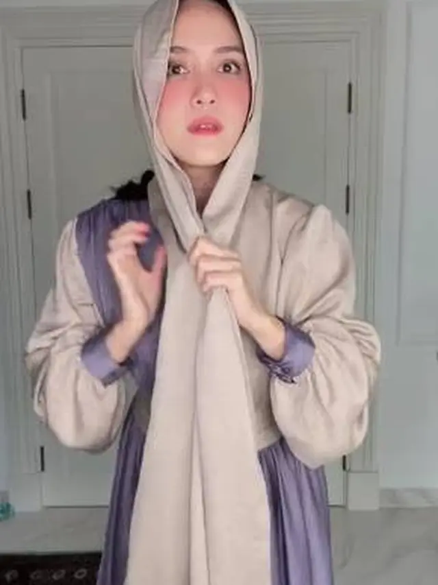 Rilis Busana Ramadan, Ini 7 Gaya Shandy Aulia yang Tampil Tertutup Hingga Berhijab