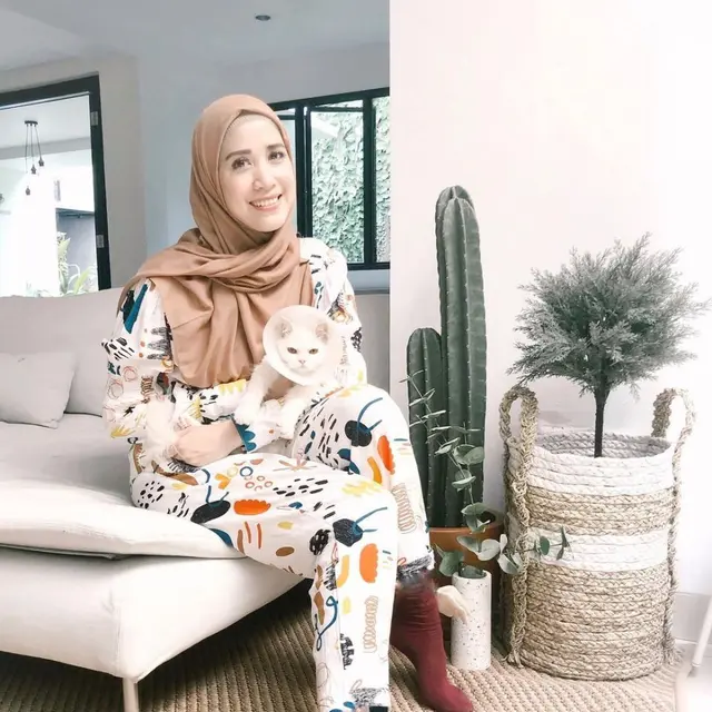 Potret Suasana Rumah Fanny Fabriana, Bernuansa Putih dan Banyak Tanaman. (Sumber: Instagram/fannyfabriana)