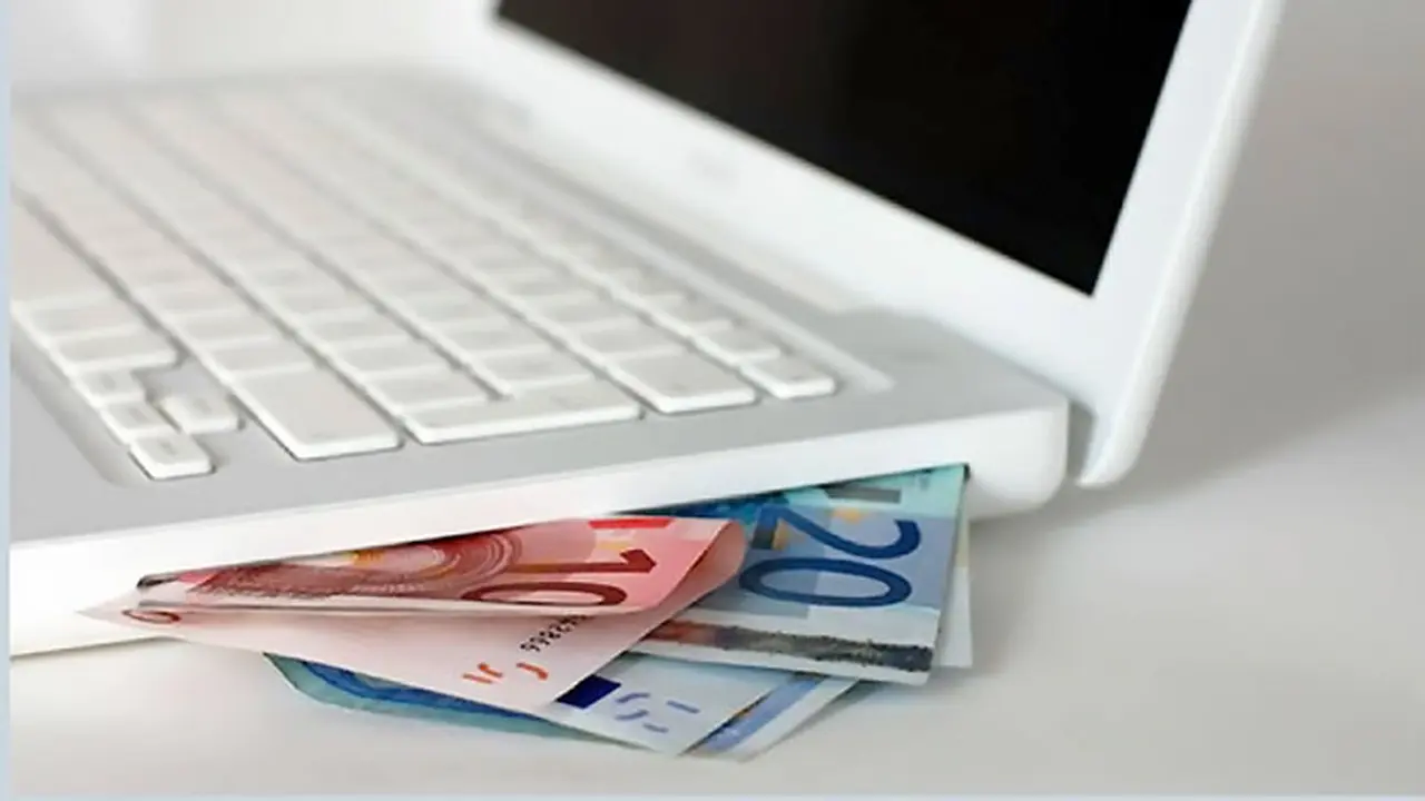 e-money-131121b.jpg