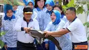 Citizen6, Surabaya: Perlombaan mancing ditandai dengan pelepasan seekor ikan lele besar (Markot) seberat 6 Kg oleh Ketua Pengurus Gabungan Jalasenastri Korps Marinir. (Pengirim: Budi Abdillah). 