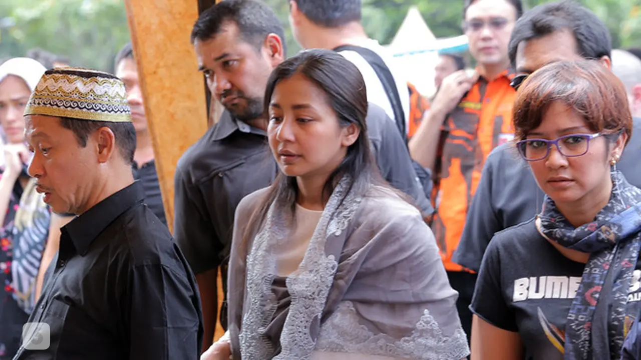 [Bintang] Di Mata Frans Mohede, Ibu Amara Lingua Adalah Sosok yang Menyenangkan