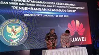 Kepala BSSN Letjen TNI (Purn) Hinsa Siburian dan CEO Huawei Indonesia Jacky Chen. Liputan6.com/Agustinus Mario Damar