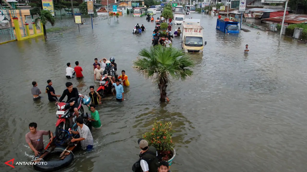 banjir-pati-kudus-140123b.jpg