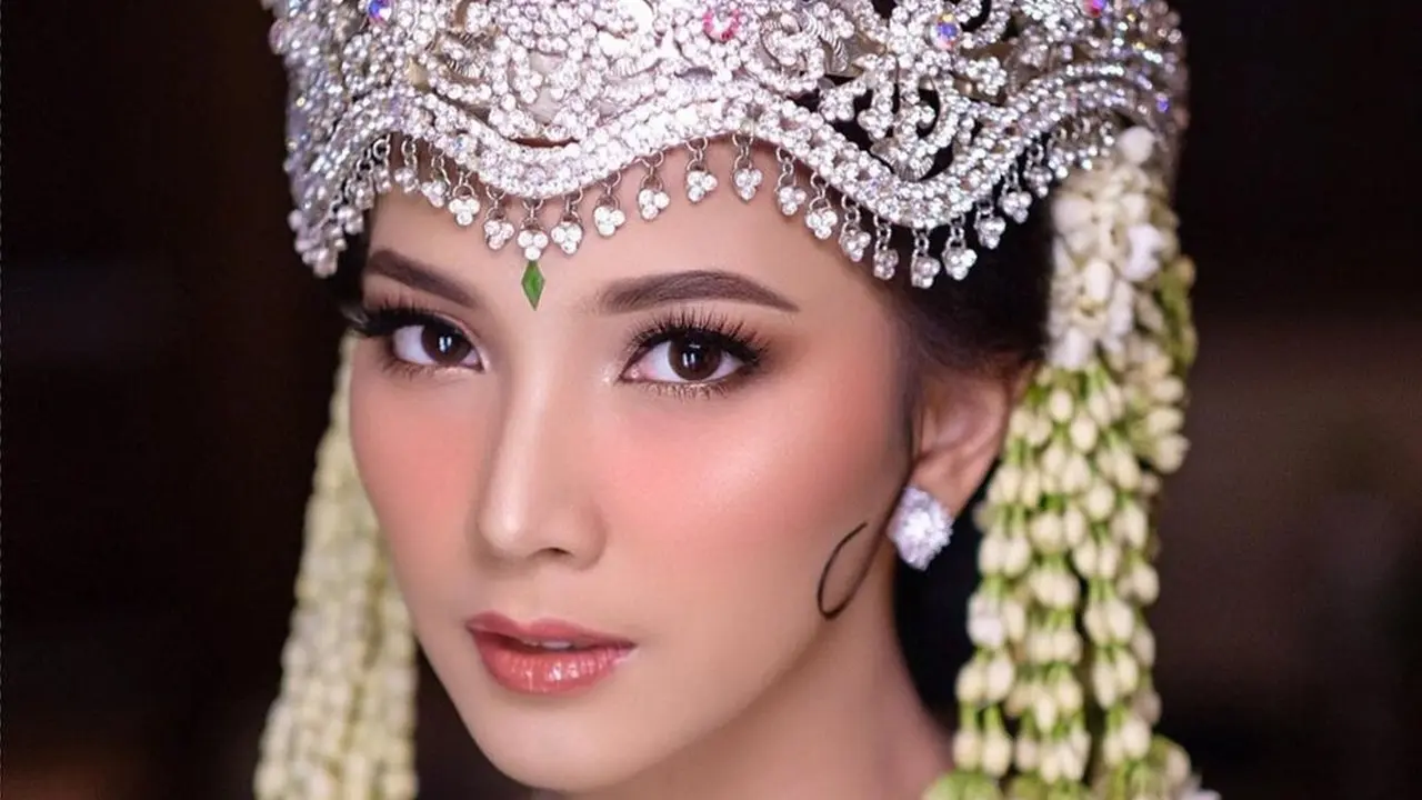 Cantiknya Sheila Dara dengan Makeup ala Pengantin Sunda di Hari Pernikahannya