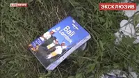 Ada Buku Panduan Wisata Bali Lombok &amp; Tiket ke Bali di Puing MH17