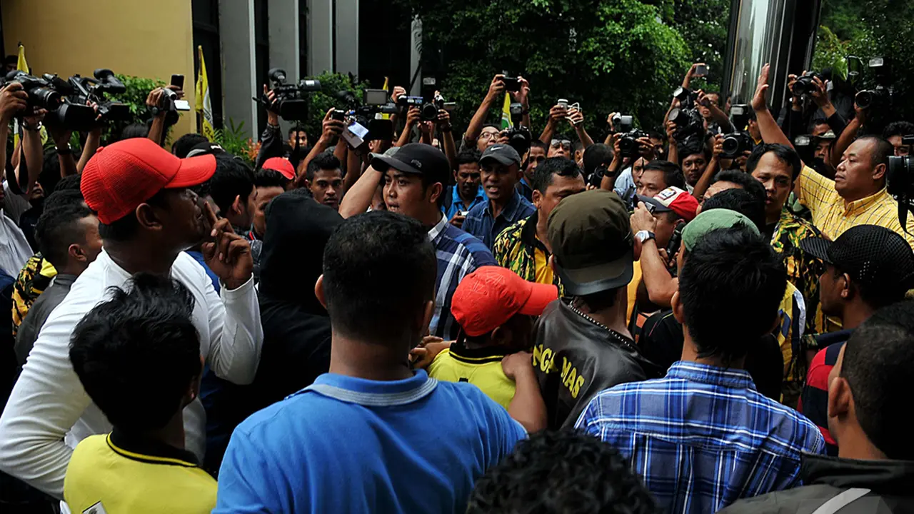 Rapat Pleno Golkar Berakhir Ricuh