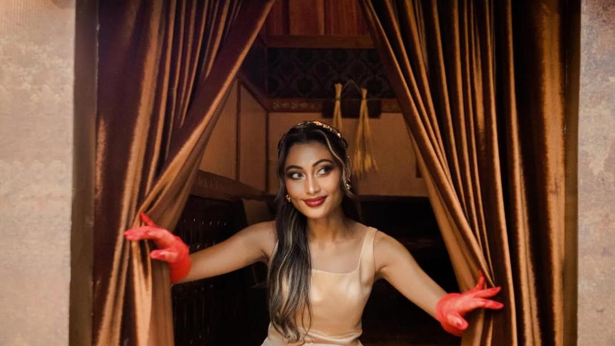 Pesona Princess Eksotis Novia Bachmid Sambut Film Snow White di Indonesia