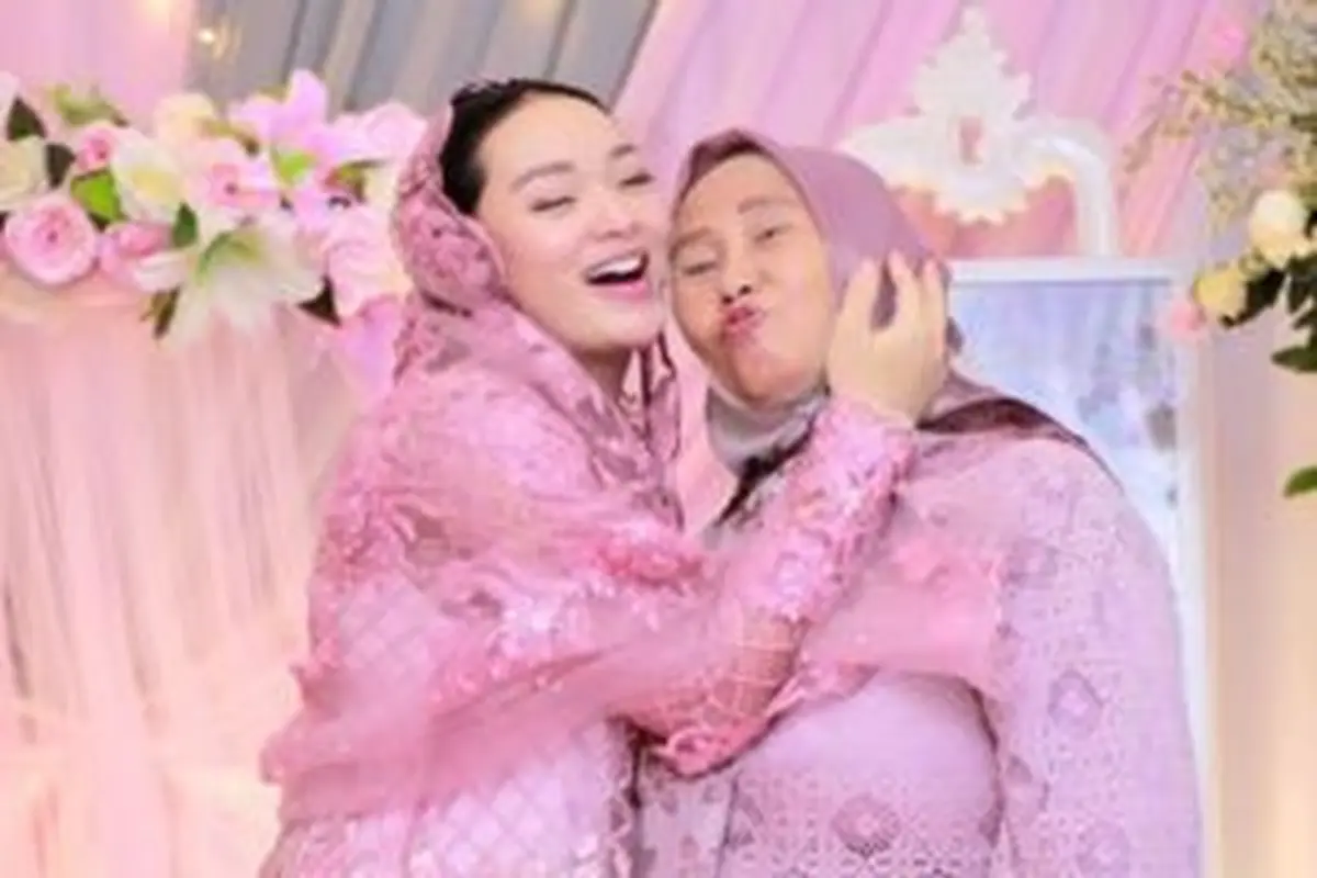 Potret hangat Zaskia Gotik dengan ibunya (Instagram/zaskia_gotix)