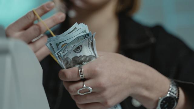 Arti Mimpi Menghitung Uang yang Penuh Makna