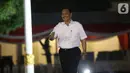 Mantan Menko Kemaritiman Luhut Binsar Panjaitan tiba di Kompleks Istana Kepresidenan di Jakarta, Selasa (22/10/2019). Berkemeja putih seperti calon menteri lainnya, Luhut hanya menebar senyum ke awak media. (Liputan6.com/Angga Yuniar)