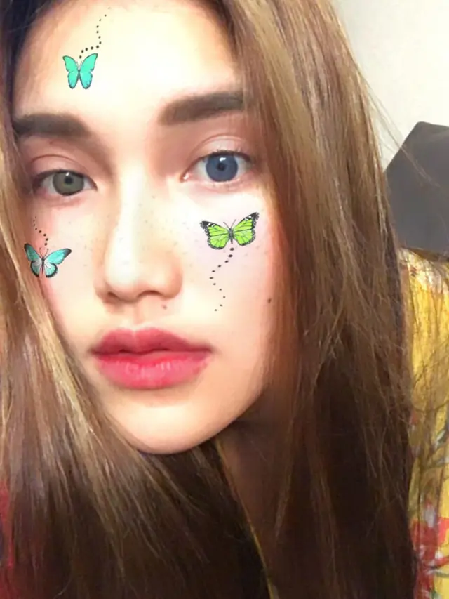 6 Potret Ayu Ting Ting dengan Mata Biru, Disebut Mirip Cewek Turki