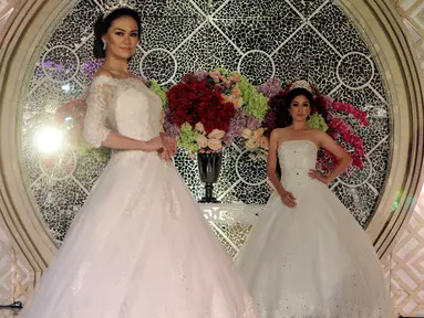 Model memperagakan busana Yohannes Bridal saat fashion show gaun pengantin bertema "Wedding Open House"  di Jakarta, (20/2).  Pameran Fashion Show Wedding Open House ini di gelar dari tanggal 20 - 21 Februari 2016.(Liputan6.com/JohanTallo)