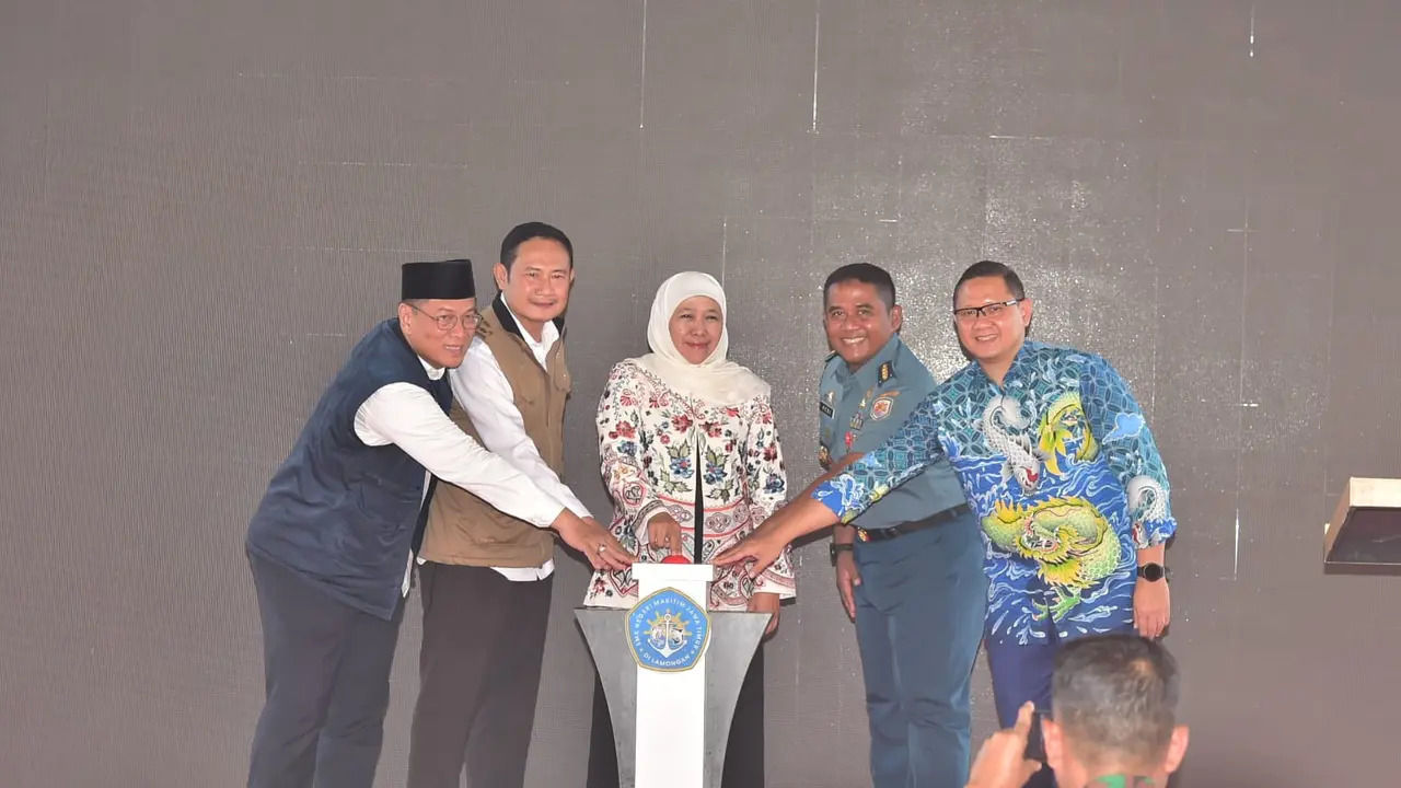 Khofifah saat peresmian sekolah SMKN Maritim di Lamongan Jatim. (Istimewa)