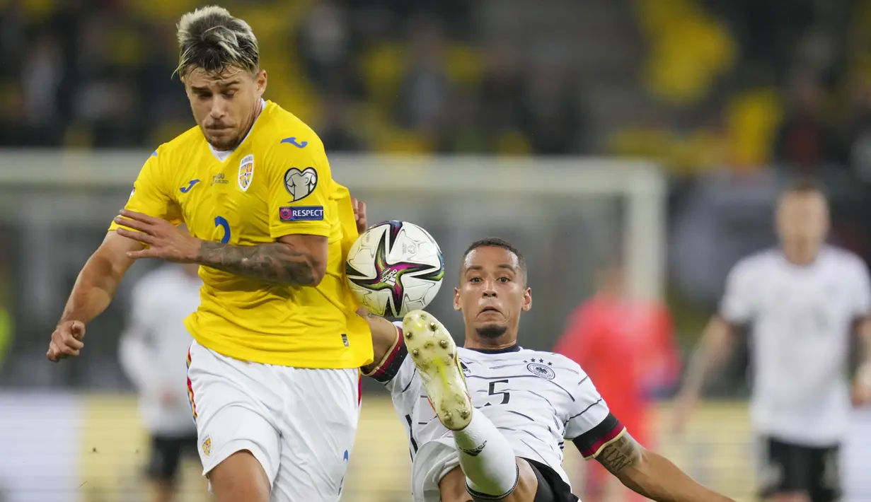 Laga kali ini cukup menarik lantaran sang tamu tampil berani dan tak ragu menekan pertahanan Timnas Jerman.  (AP/Michael Sohn)