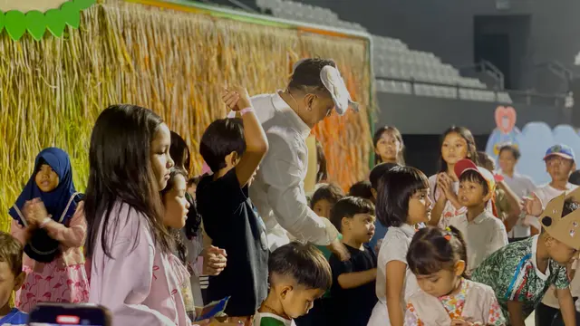 Sal Priadi di White Peacock Stage di Joyland Festival