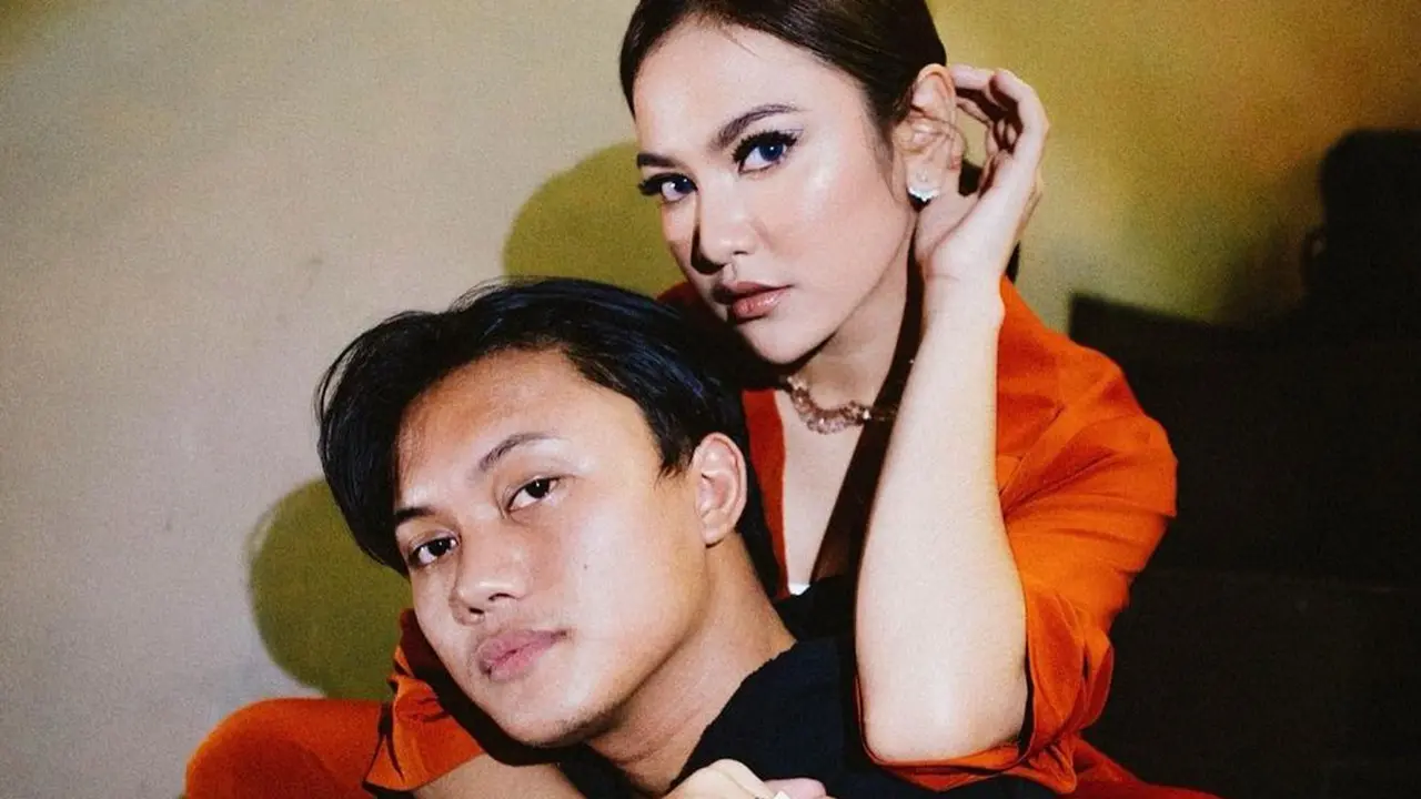 FOTO: Kemesraan Rizky Febian dan Mahalini Raharja