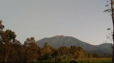 Penampakan Gunung Raung pasca erupsi Kamis Siang (28/7/2022) dari Pos Pantau Gunung Api (PPGA) Raung (Istimewa)