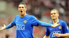 Manchester United's Federico Macheda celebrates with team-mates after scoring the second goal during the English Premiership match against Sunderland at Stadium Of Light, on April 11, 2009. AFP PHOTO/ANDREW YATES