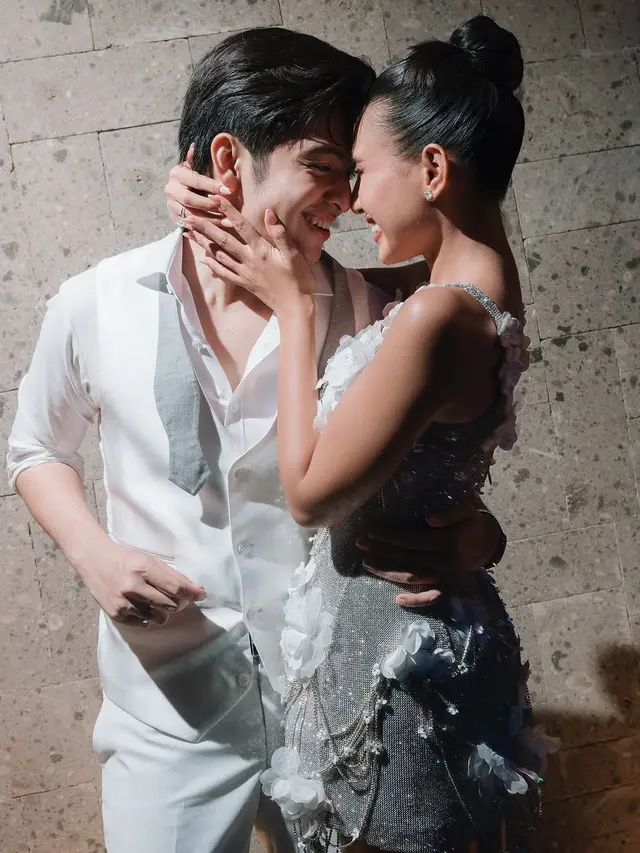 6 Gaya Glamor Shenina Cinnamon dengan Gaun After Party yang Mencuri Perhatian